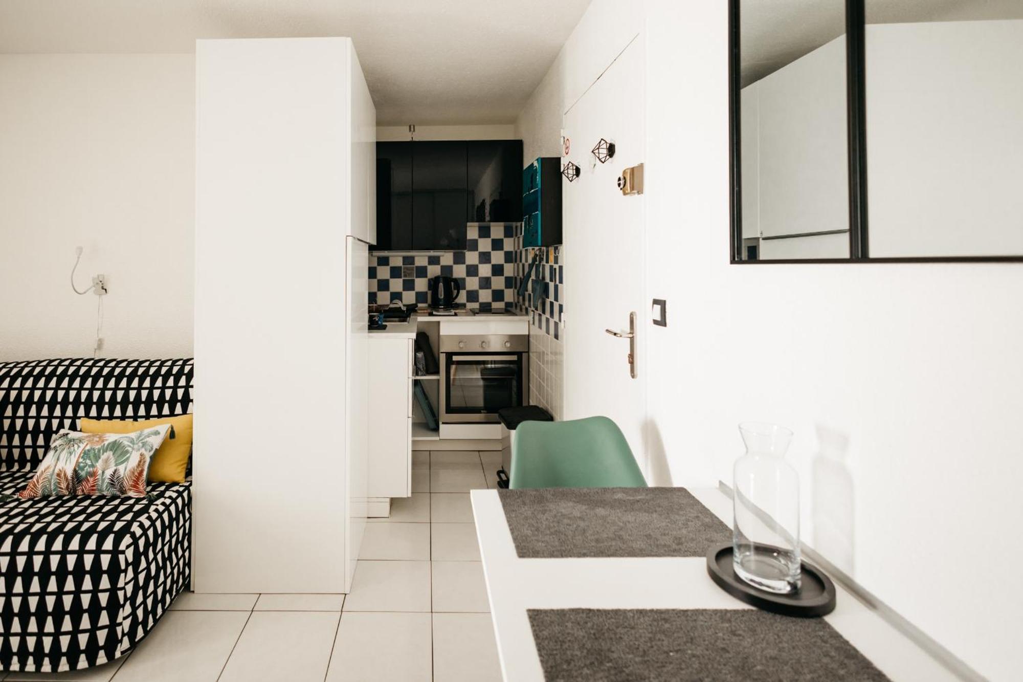Cosy T1, A 10 Minutes A Pieds Des Plages Fréjus Exterior photo
