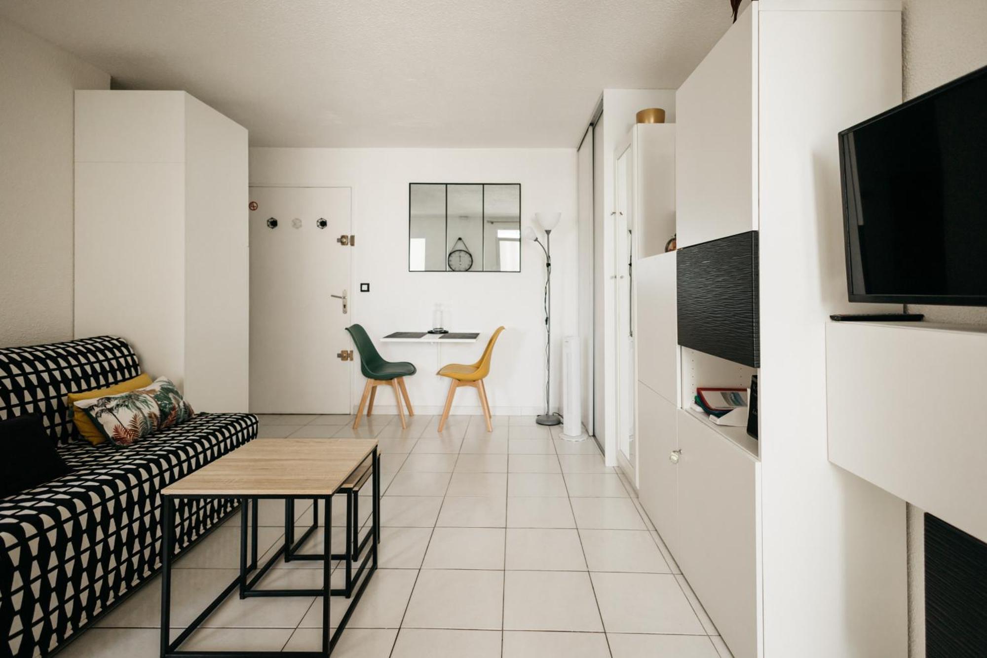 Cosy T1, A 10 Minutes A Pieds Des Plages Fréjus Exterior photo