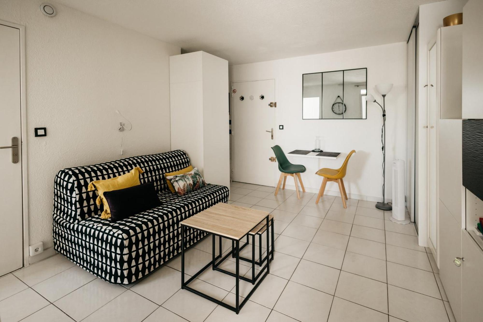 Cosy T1, A 10 Minutes A Pieds Des Plages Fréjus Exterior photo